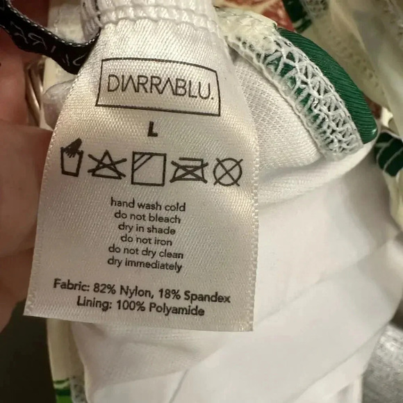 Diarrablu NWOT’s Idya swimsuit top. Size large - Picture 9 of 9